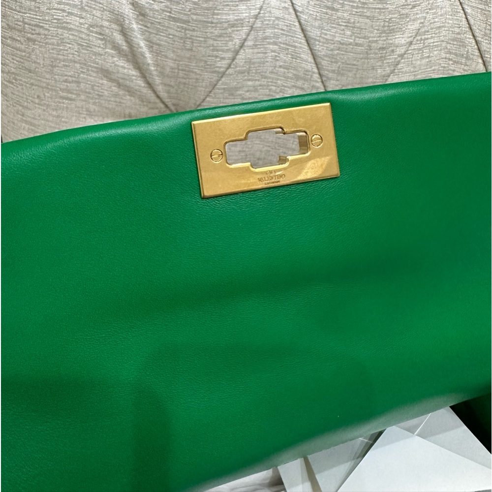 NWT Valentino Garavani Large Leather Roman Stud Shoulder Bag - Picture 10 of 11